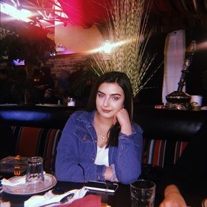 Meet your Posher, Adala